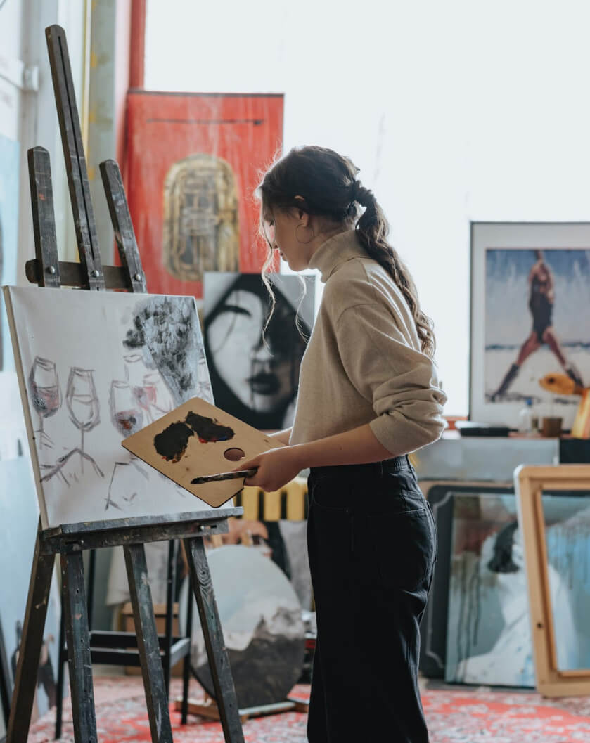 Woman painting in art therapy